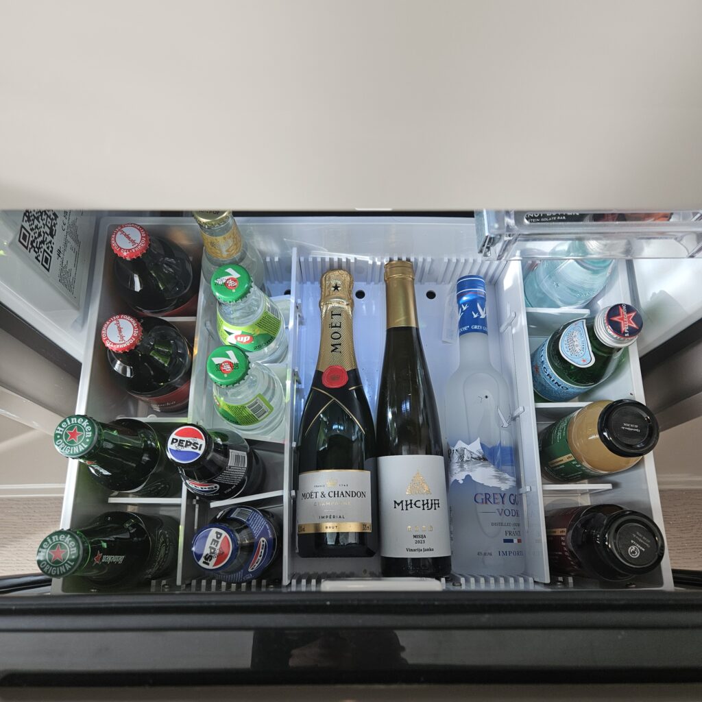 St. Regis Belgrade Junior Suite Bar