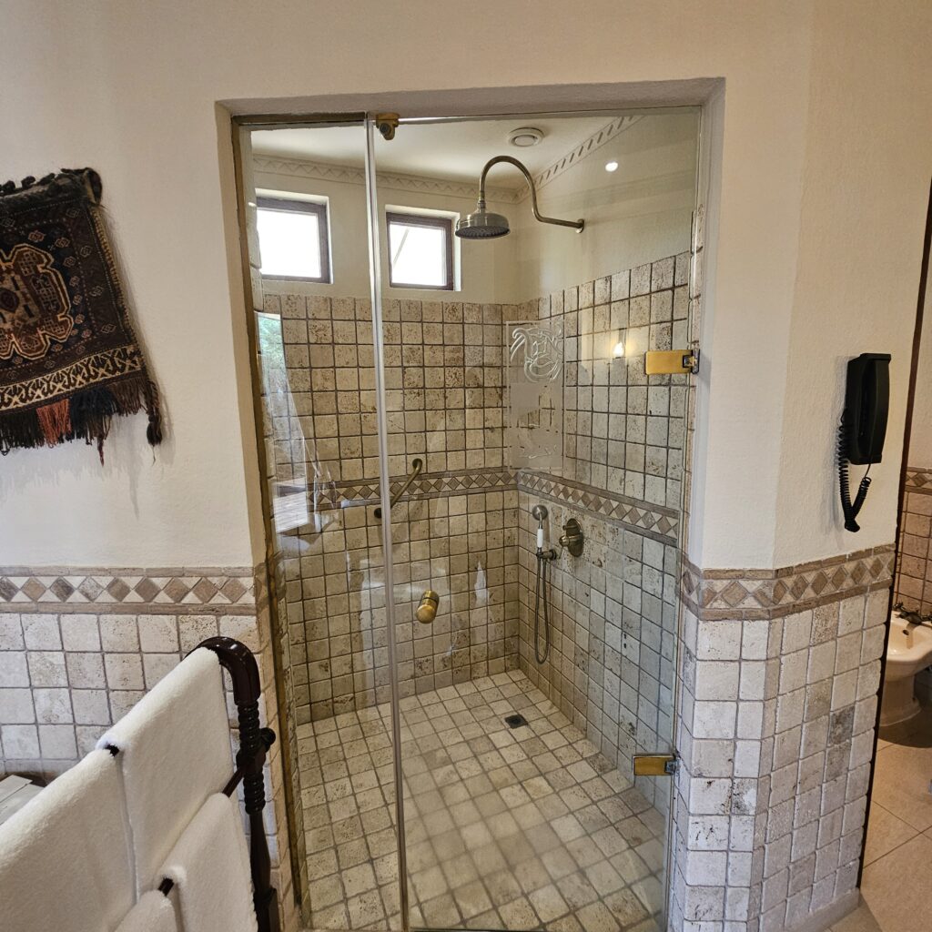 Al Maha Desert Resort Bedouin Suite Shower Room