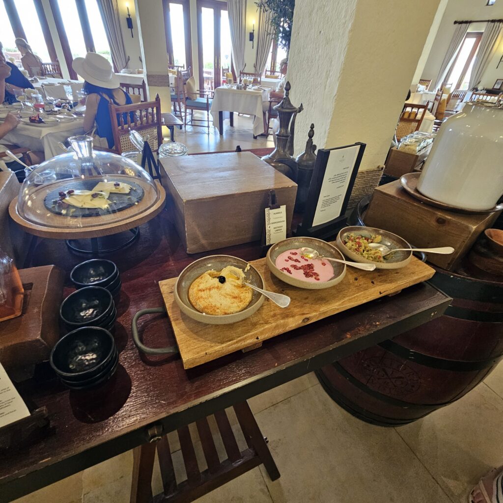 Al Maha Desert Resort Al Diwaan Breakfast