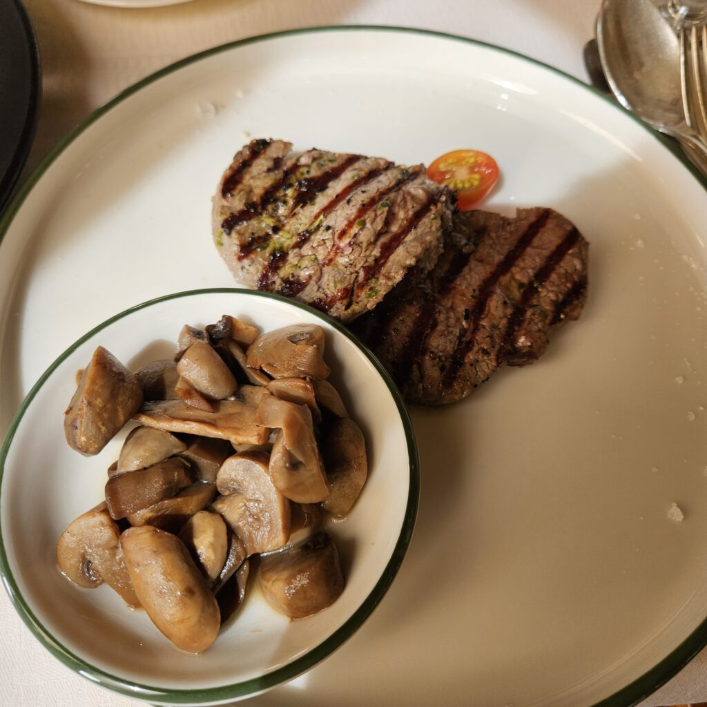 Al Maha Desert Resort Al Diwaan Breakfast