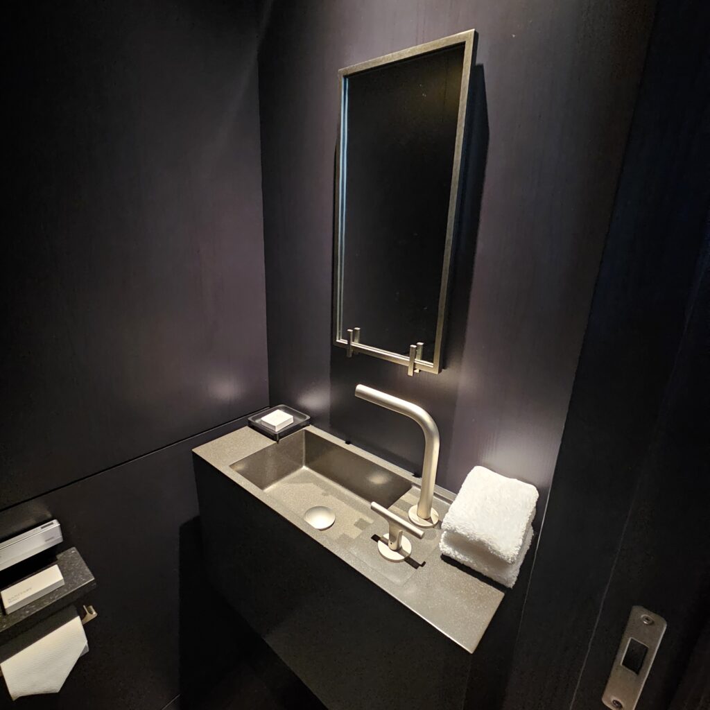 JW Marriott Tokyo Executive Suite Entryway Washroom