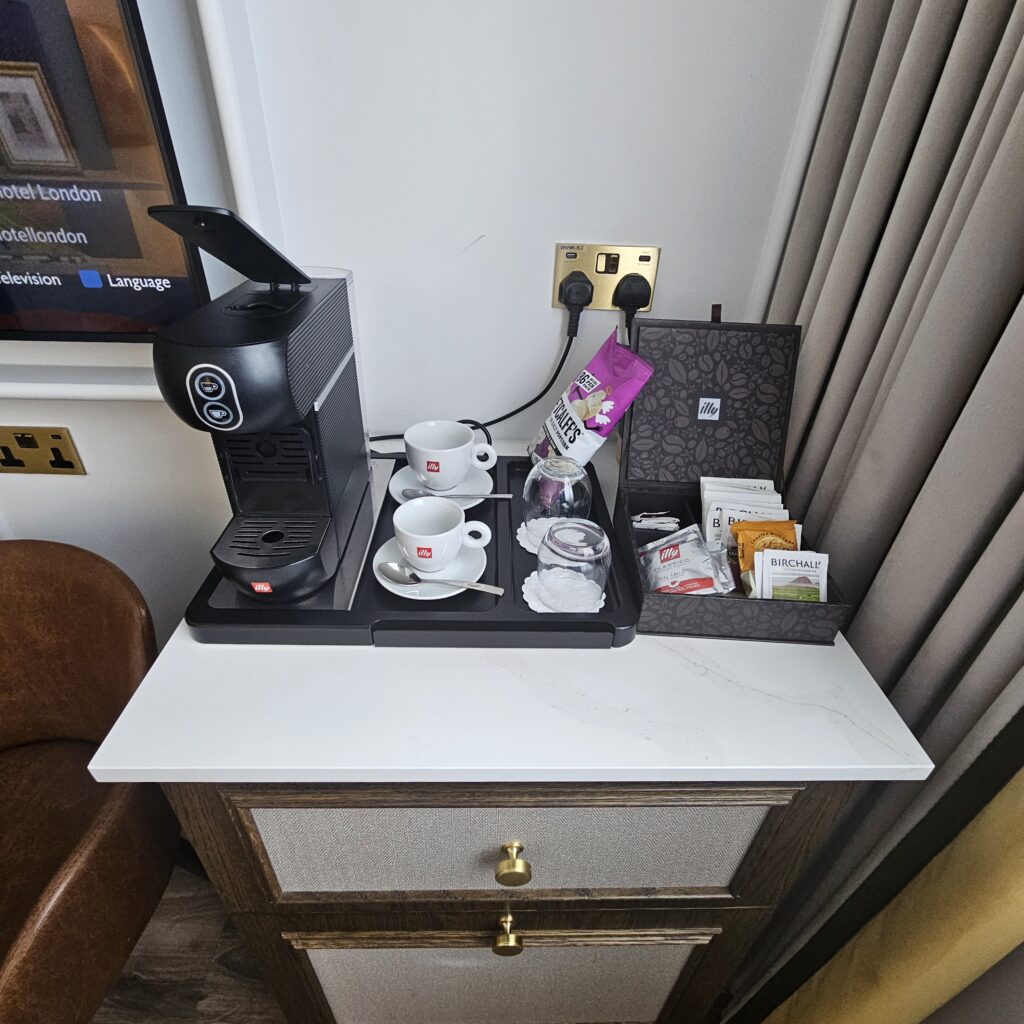 The Welbeck Hotel London Double Standard Room Pantry