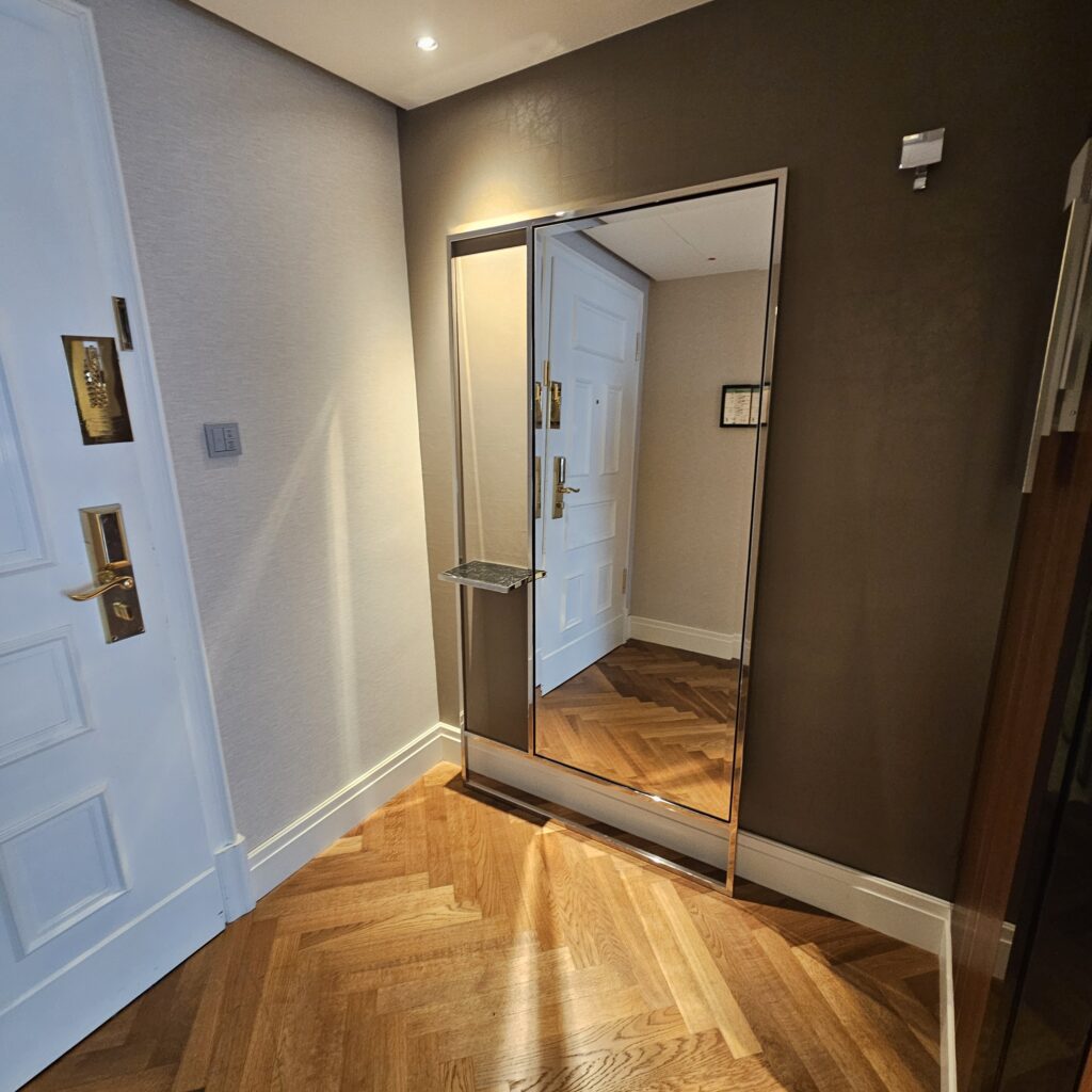 Ritz-Carlton Berlin Deluxe Corner Room Entry