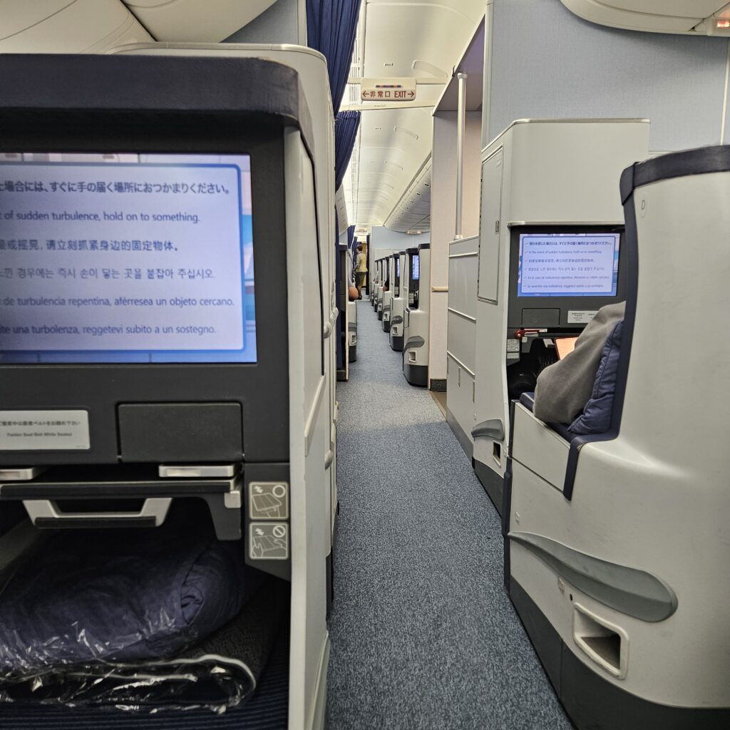 ANA Old Business Class Cabin Boeing 777
