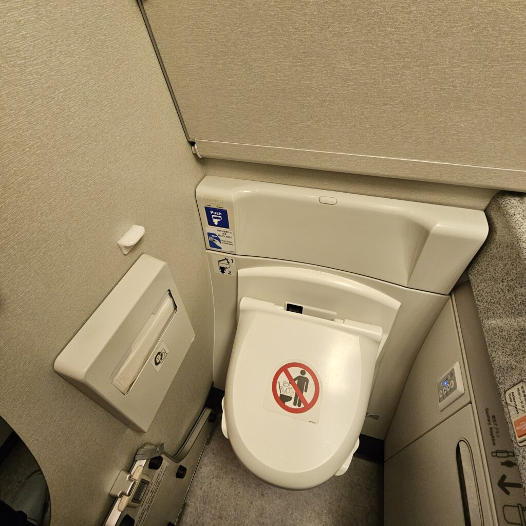 ANA Old Business Class Boeing 777 Toilet