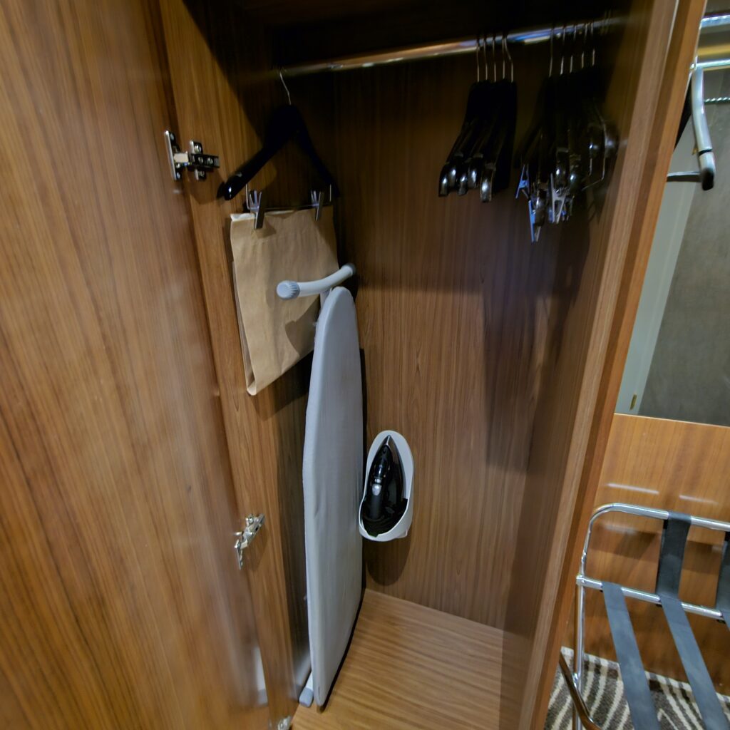 Hilton Berlin King Guest Room Closet