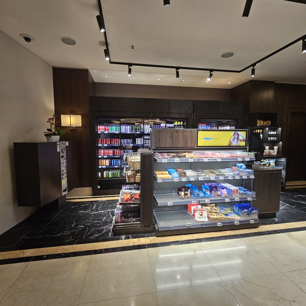 Hilton Berlin Lobby Market