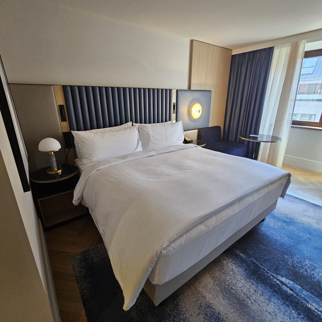 Hilton Berlin King Executive Renovated Room Bed