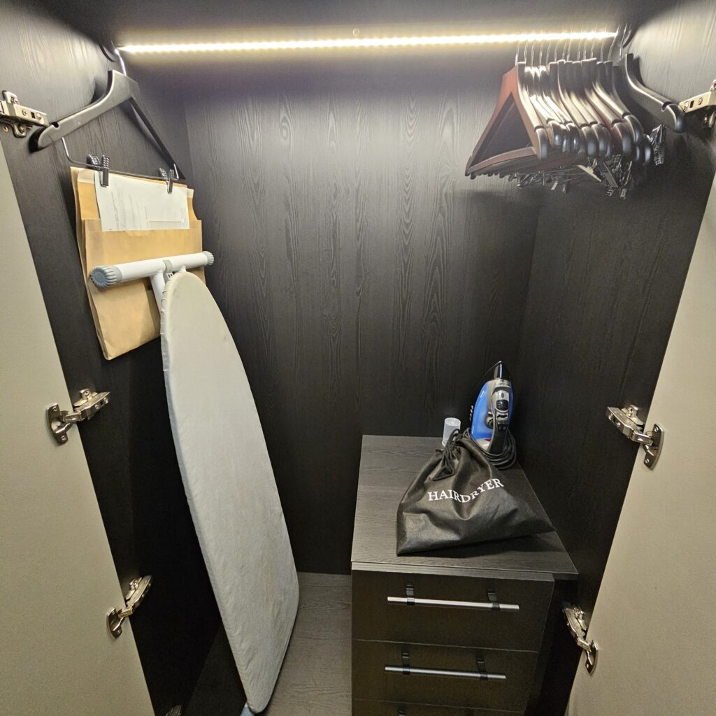 Hilton Berlin King Executive Renovated Room Closet